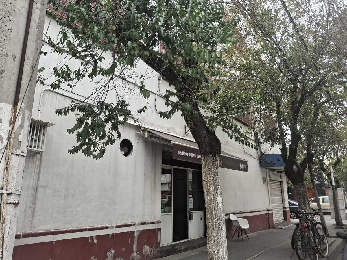 2 of 35: Calle C. Zarazate