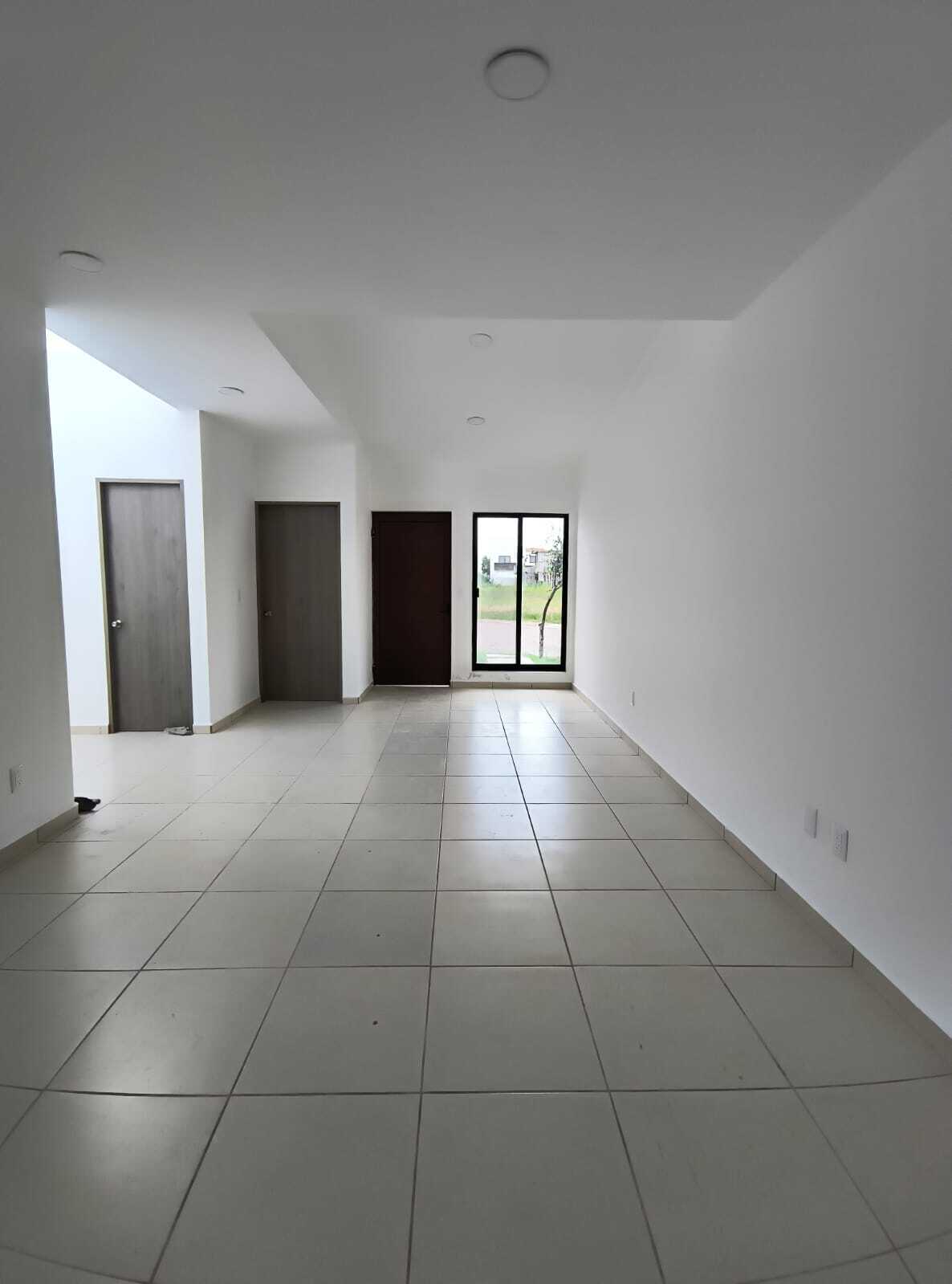 4 of 19: Sala-comedor