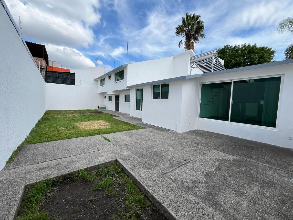1 of 18: Jardín