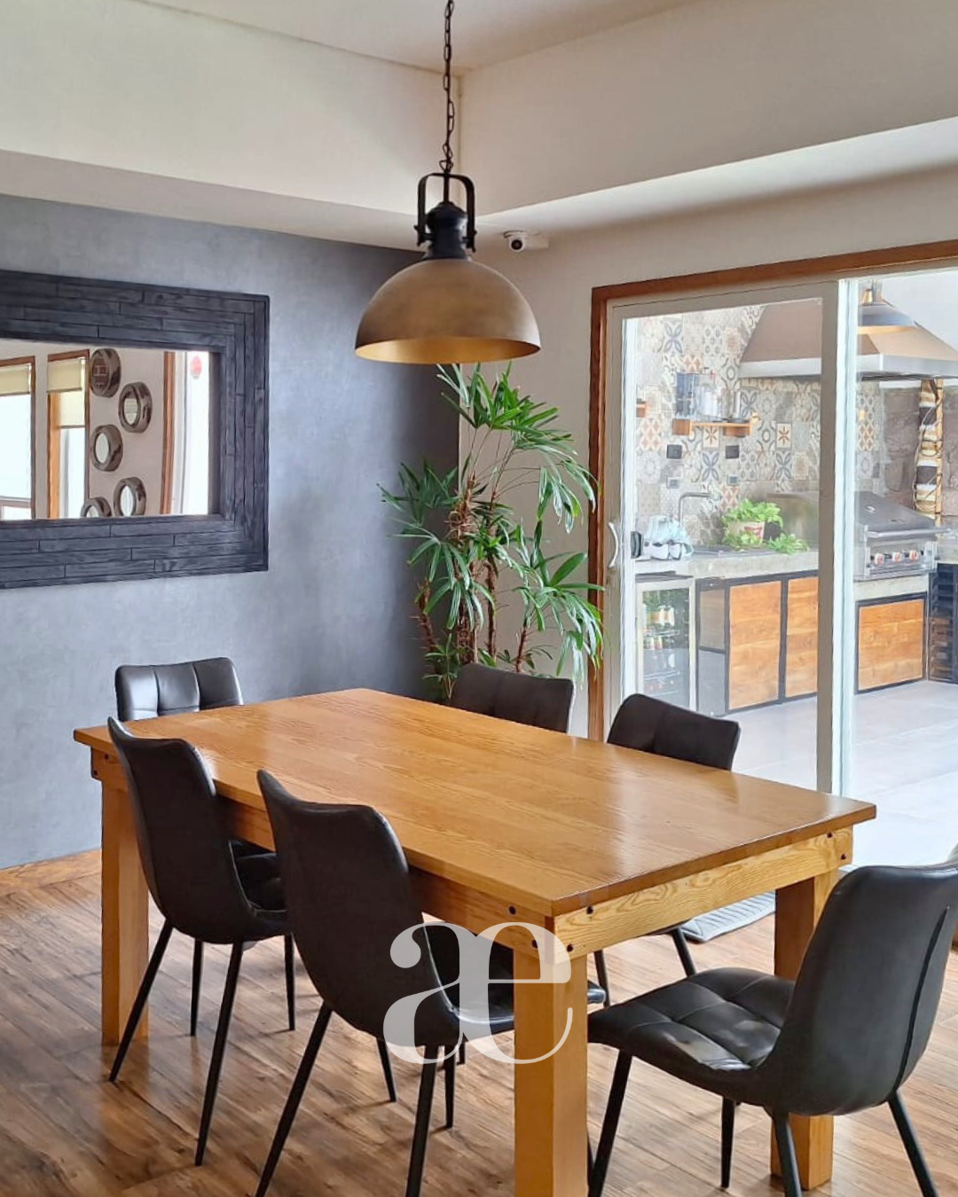 5 of 9: Comedor