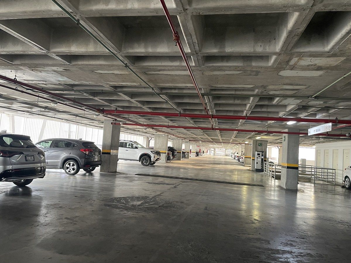 18 de 20: ESTACIONAMIENTO