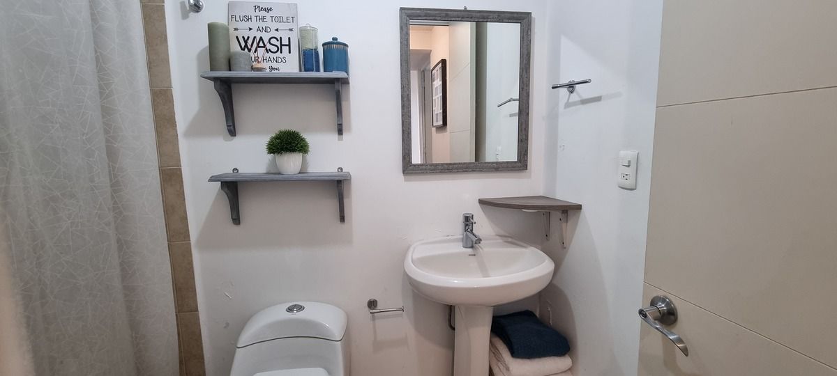 17 de 36: Baño completo compartido