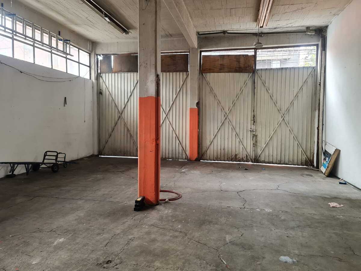 2 of 10: Planta baja , estacionamiento