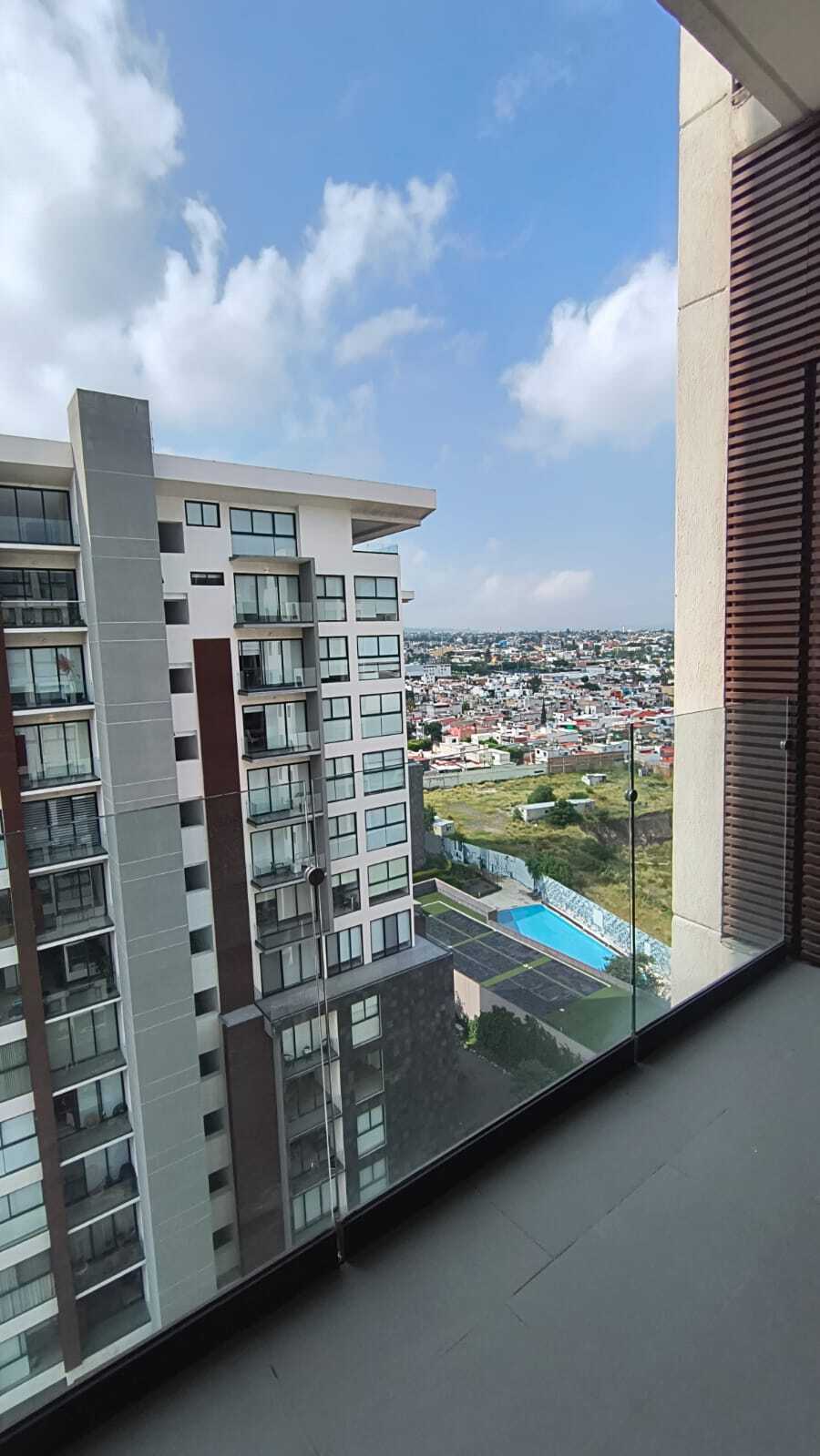 1 of 18: Vista desde terraza de la sala