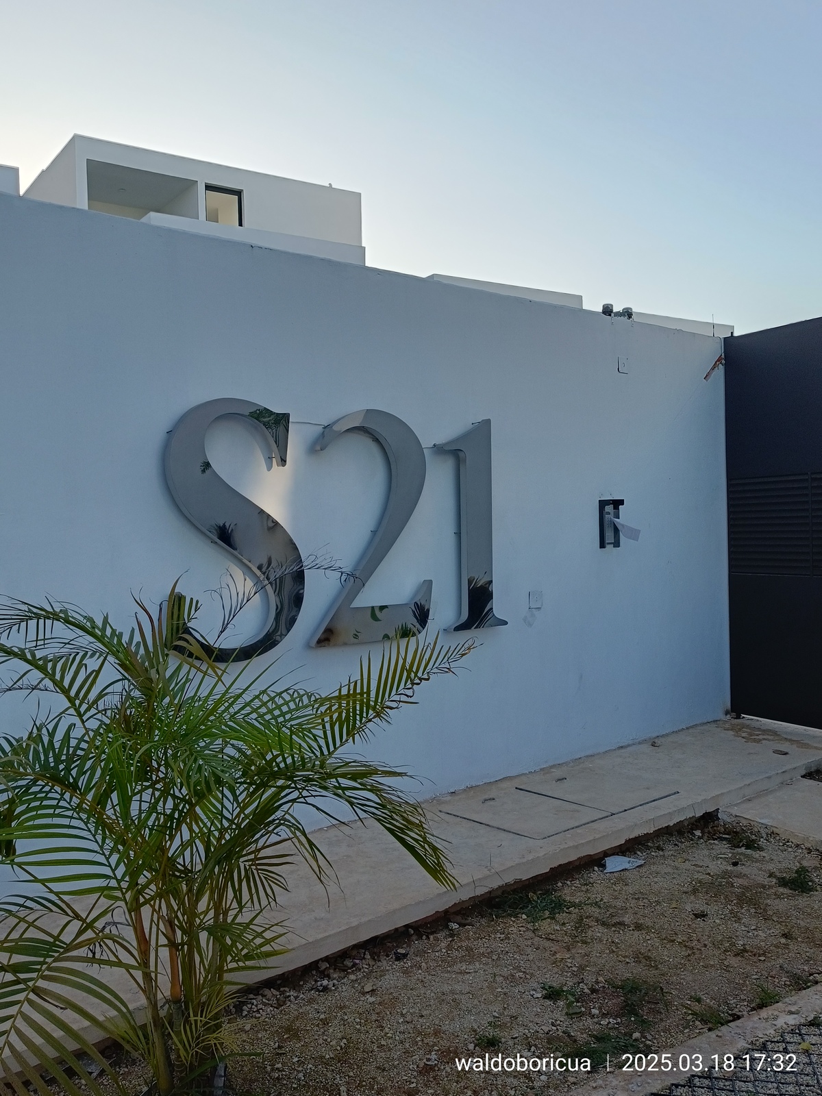 24 de 25: Entrada del complejo