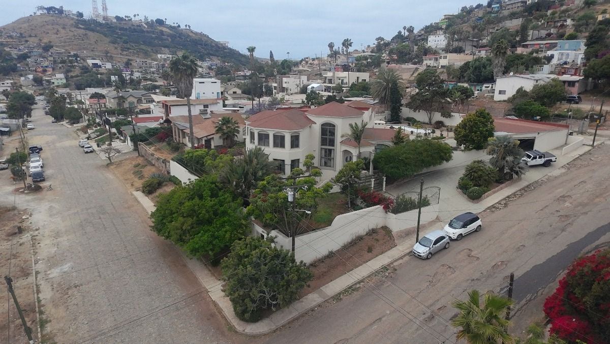 Residencia Col. Azteca Ensenada B. C.