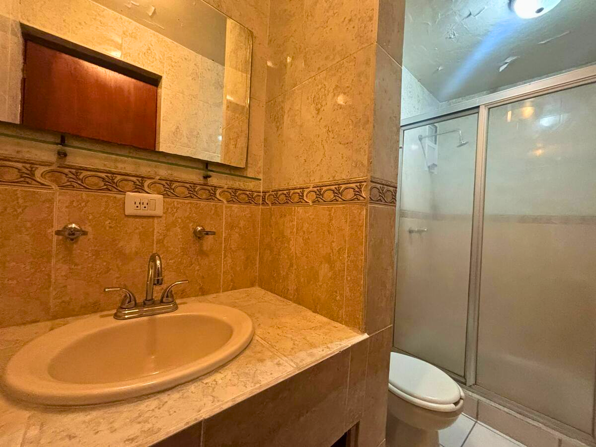 9 de 20: BAÑO COMPLETO