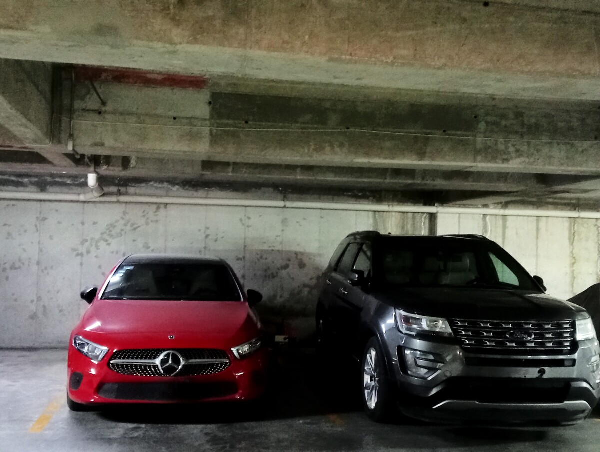 5 of 9: Estacionamiento