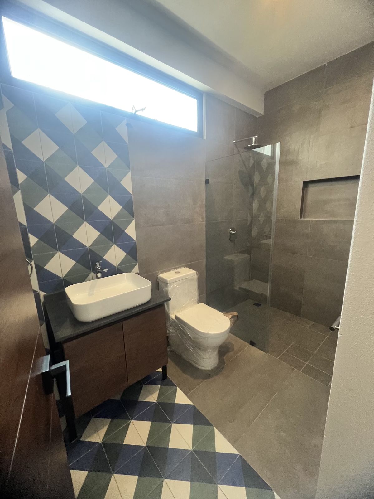 4 of 16: baño completo