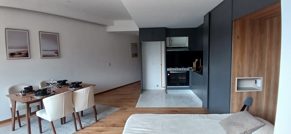 4 de 15: En el piso la cocina tiene acabado en mármol.