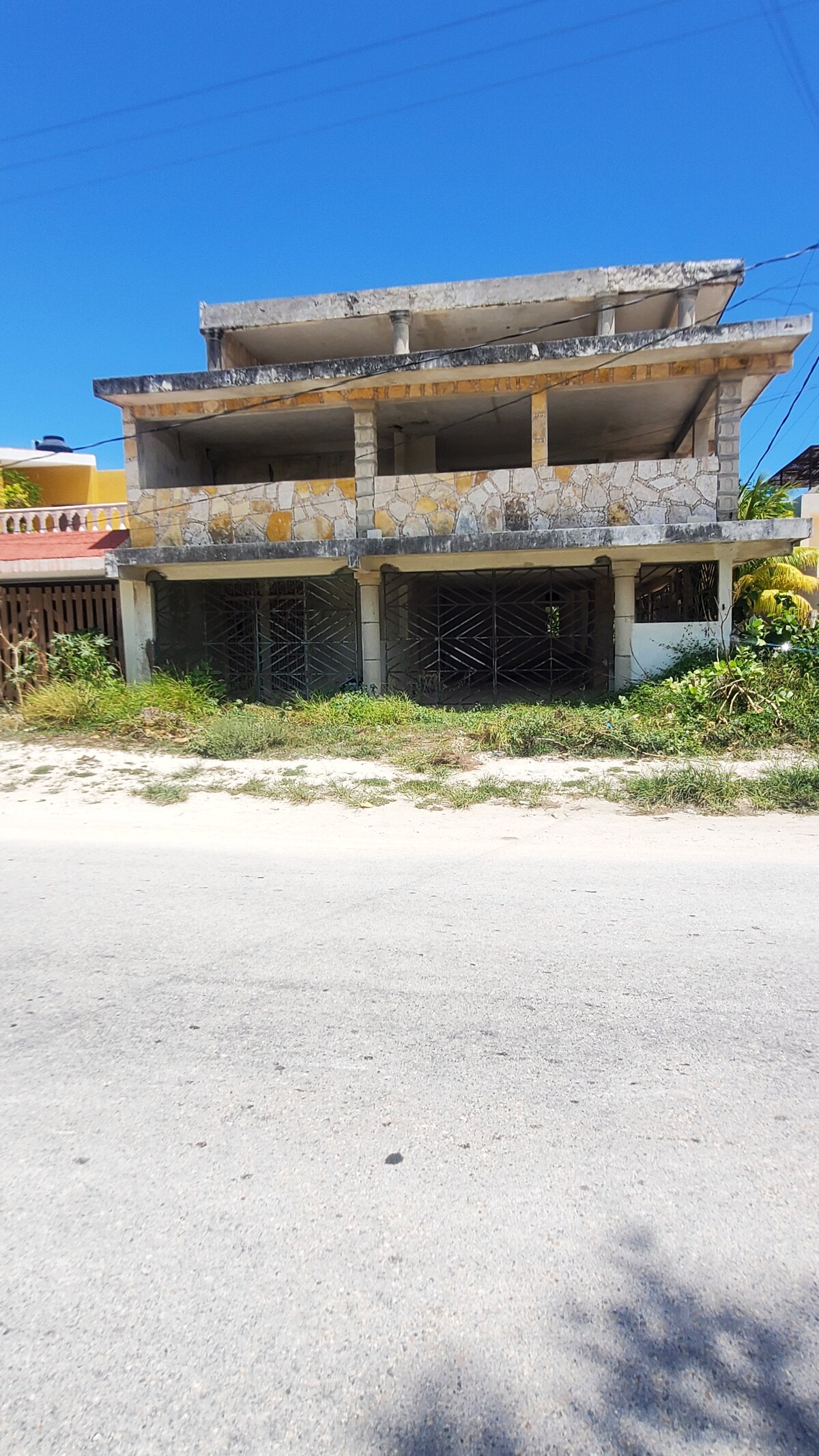 2 de 36: Calle 15 principal