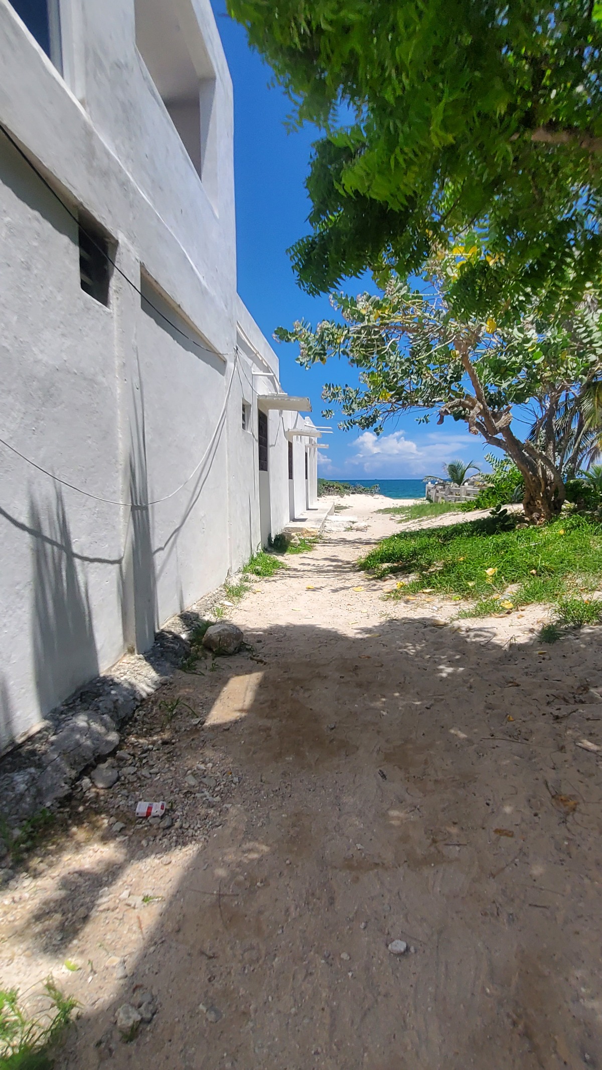 7 de 36: Acceso a playa