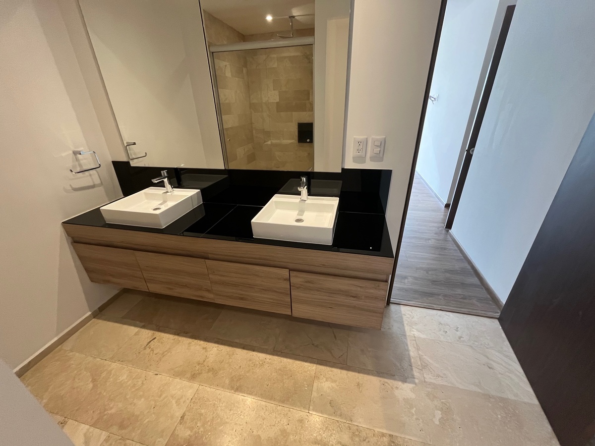 15 de 38: baño principal