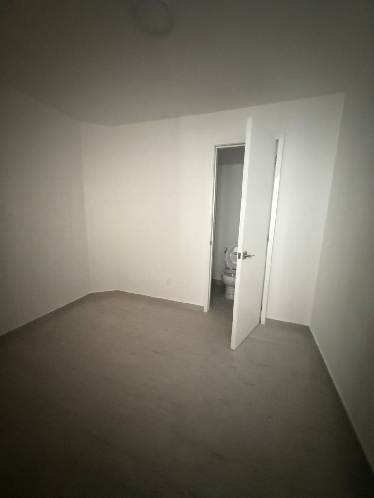 33 of 42: CUARTO DE SERVICIO