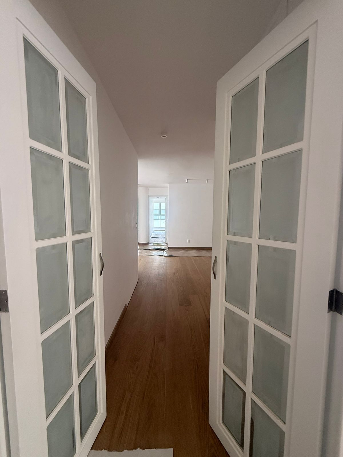 11 of 42: PASILLO HACIA LOS CUARTOS