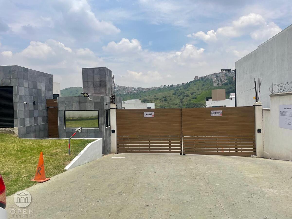 2 de 41: Entrada del Fraccionamiento