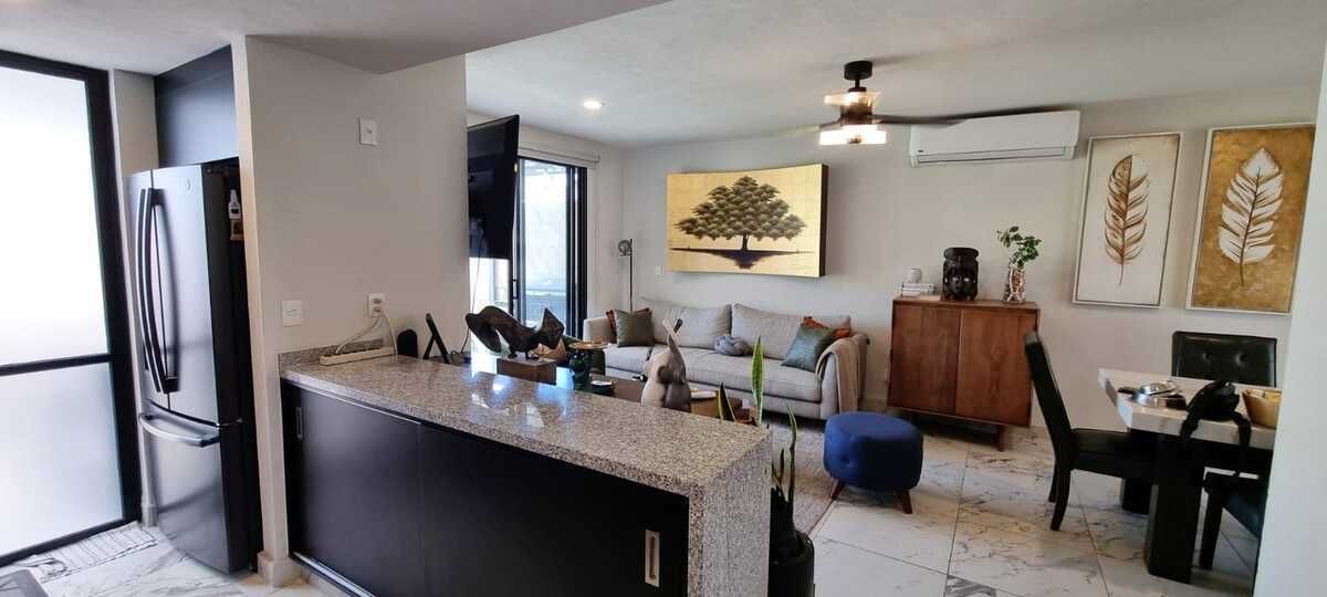 4 de 18: cocina con barra