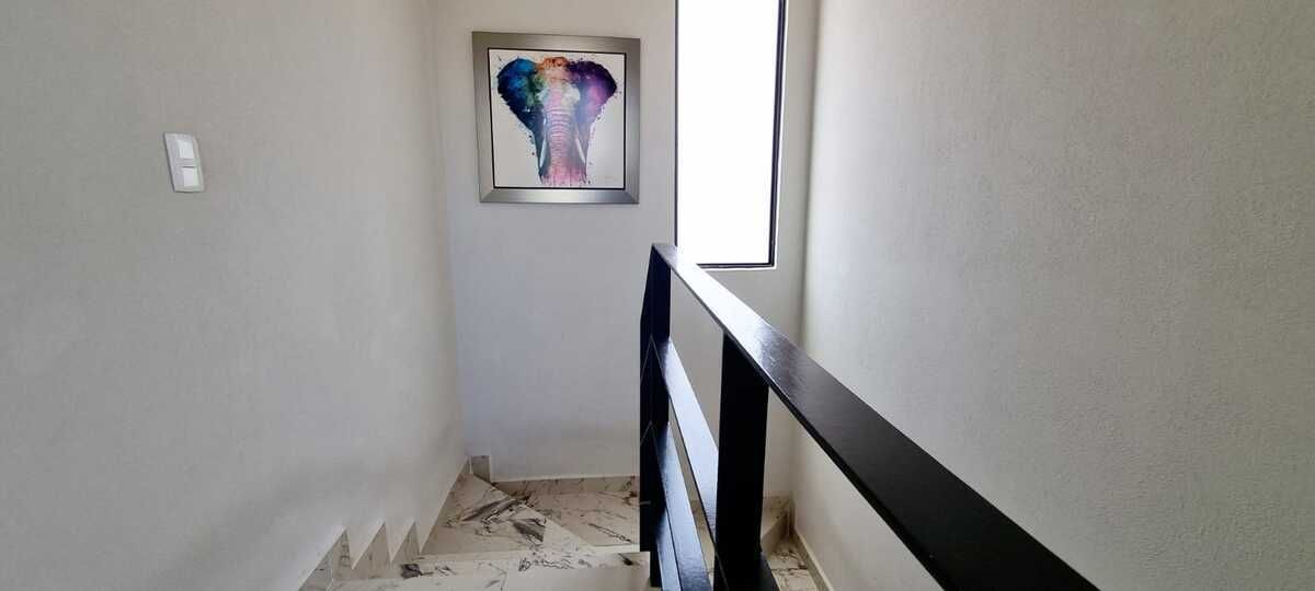 12 de 18: escaleras tercer piso