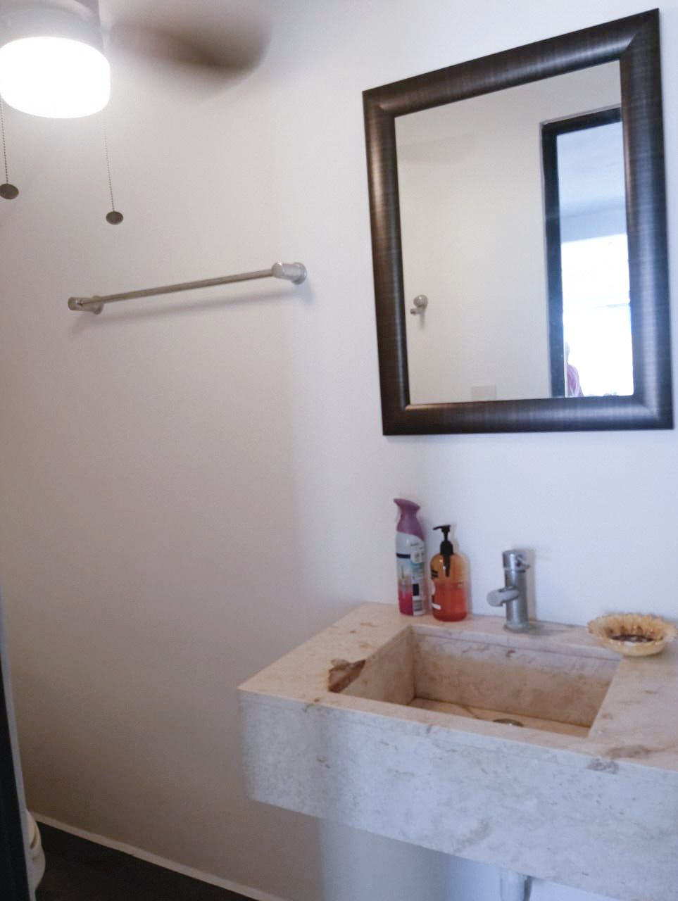 8 de 41: Medio baño