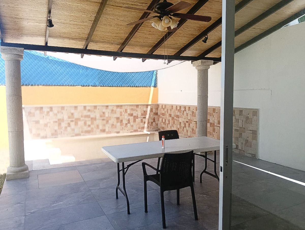 21 de 41: Terraza social techada y alberca