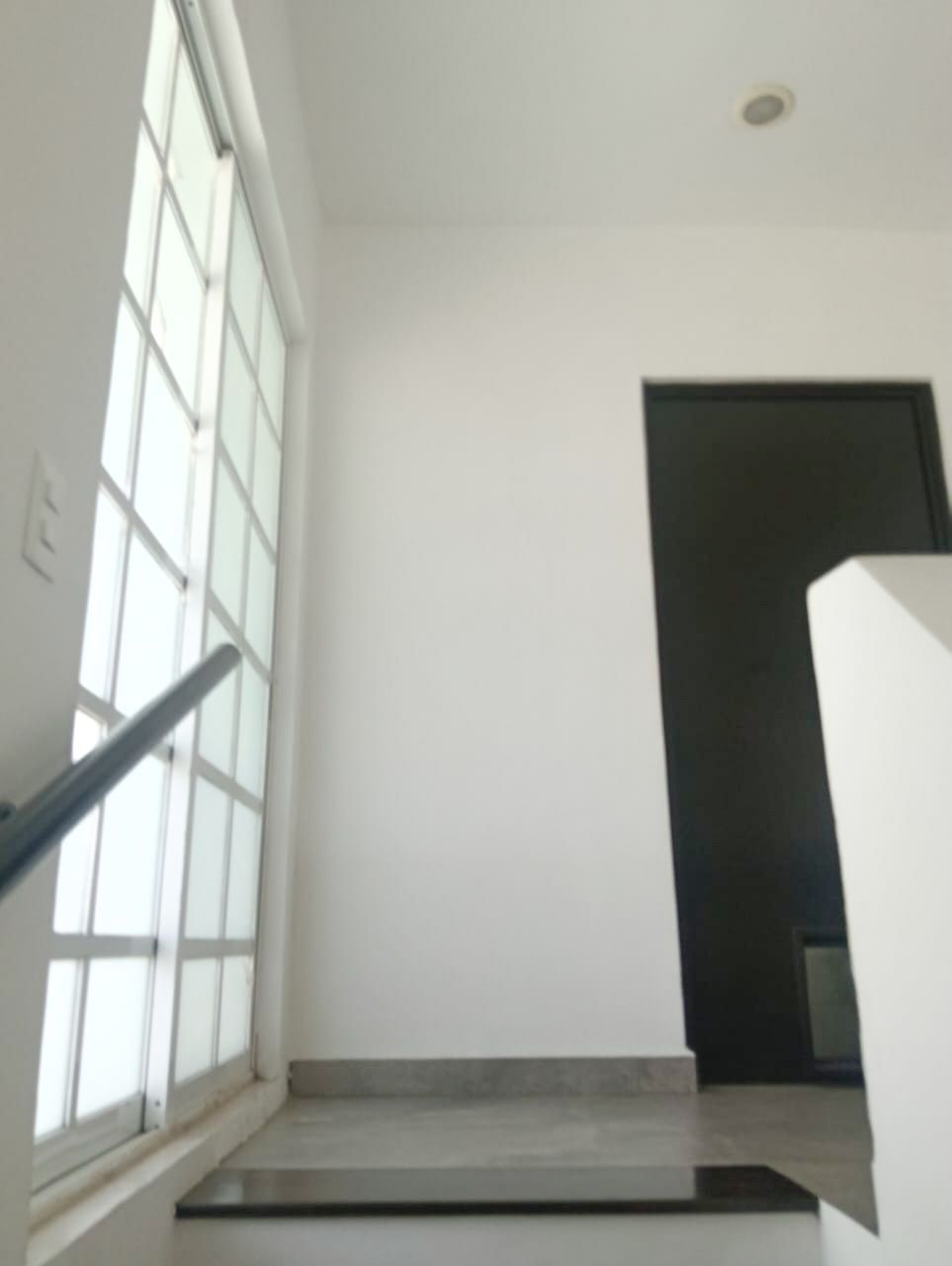 22 de 41: Puertas con acceso al balcón del Family room