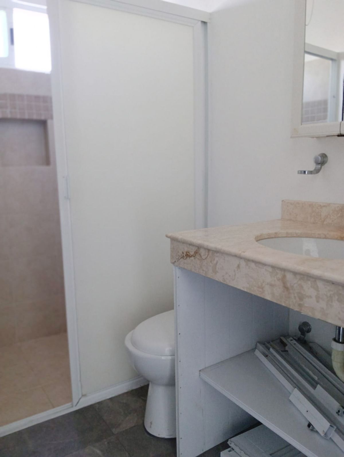 36 de 41: Baño de recámara secundaria