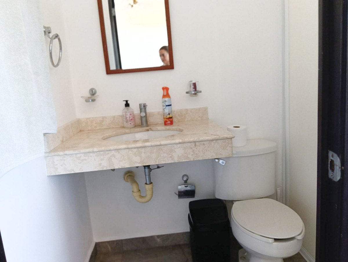 39 of 40: Baño de segunda recámara secundaria