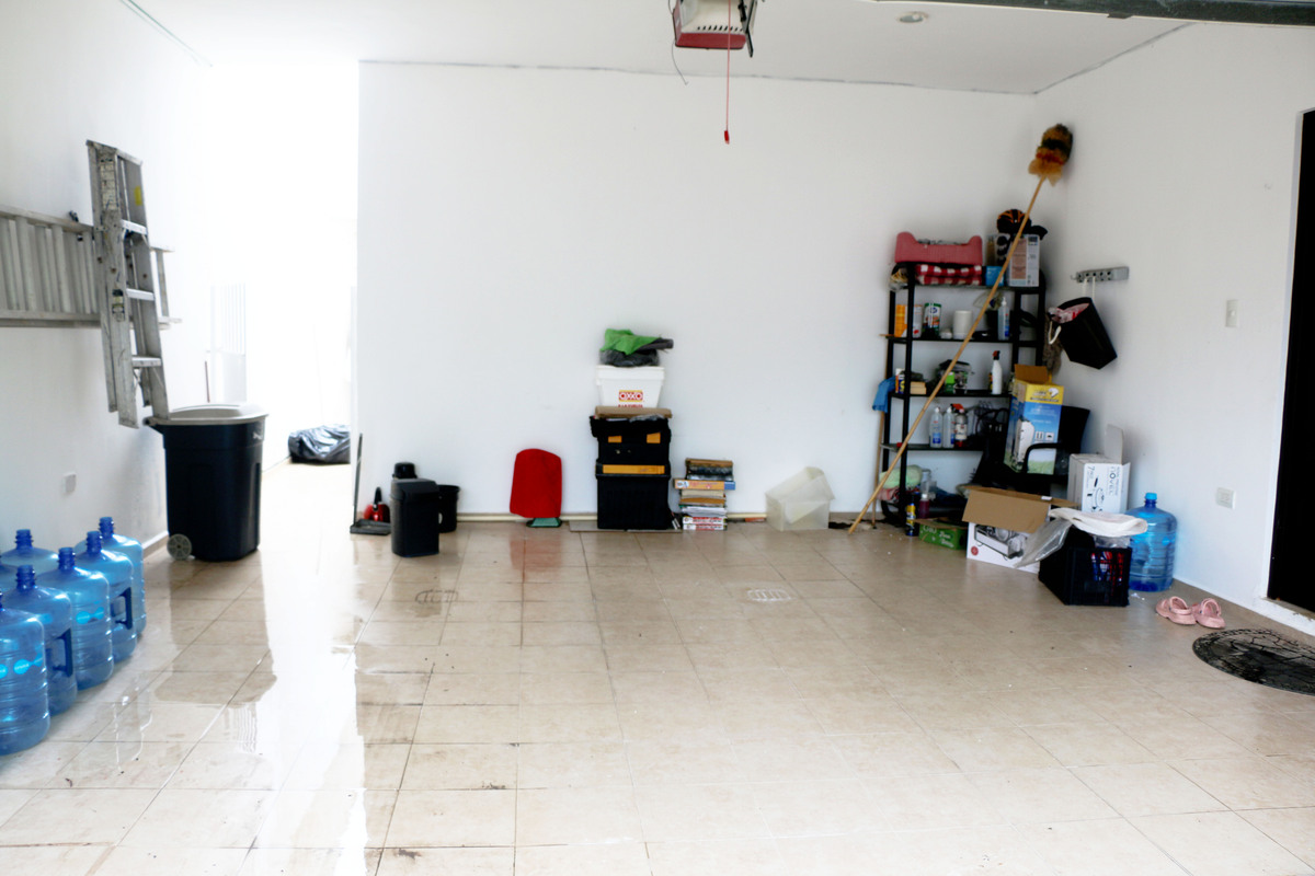 40 of 40: Estacionamiento