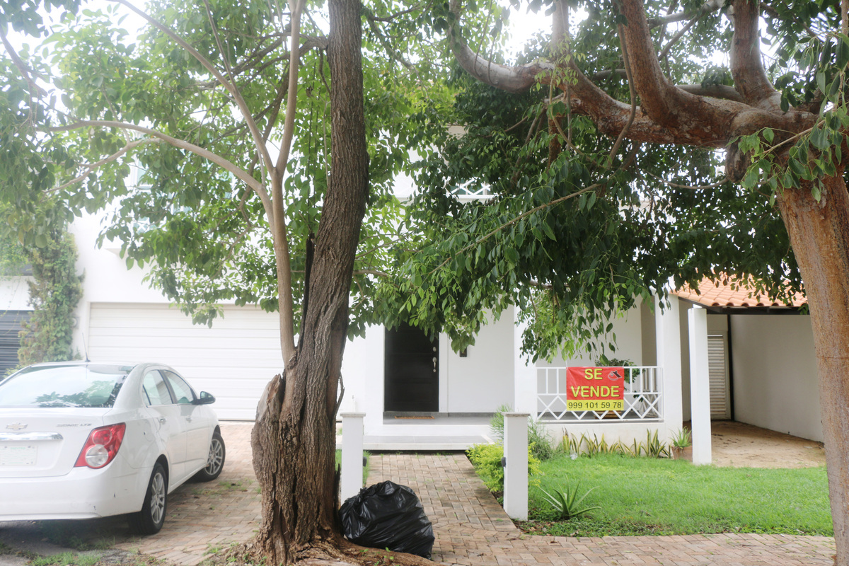 1 of 40: Fachada principal