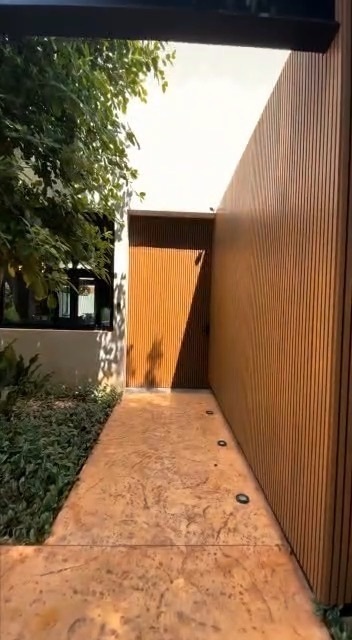 5 de 22: Fachada entrada