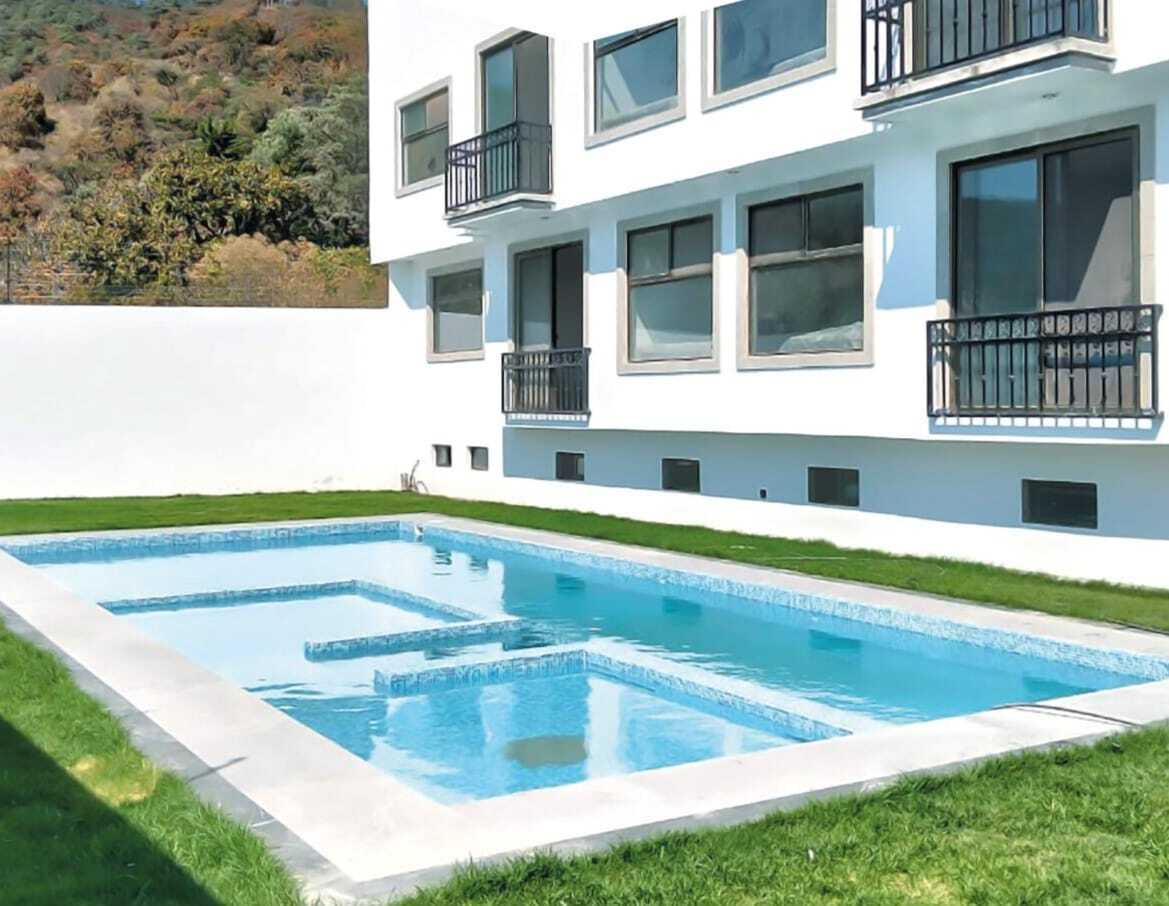 4 of 11: alberca y jacuzzi