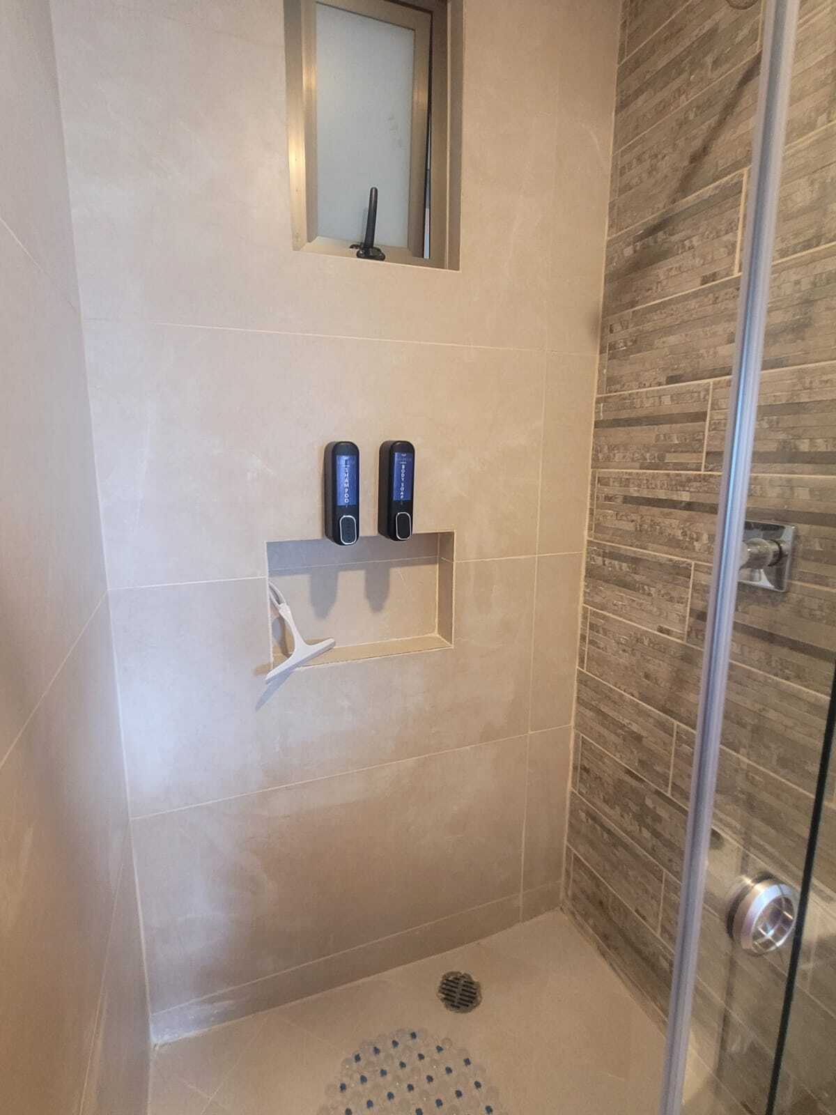 6 of 11: baño