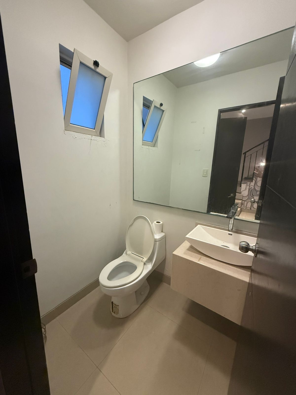 7 de 48: Baño de visitas planta baja