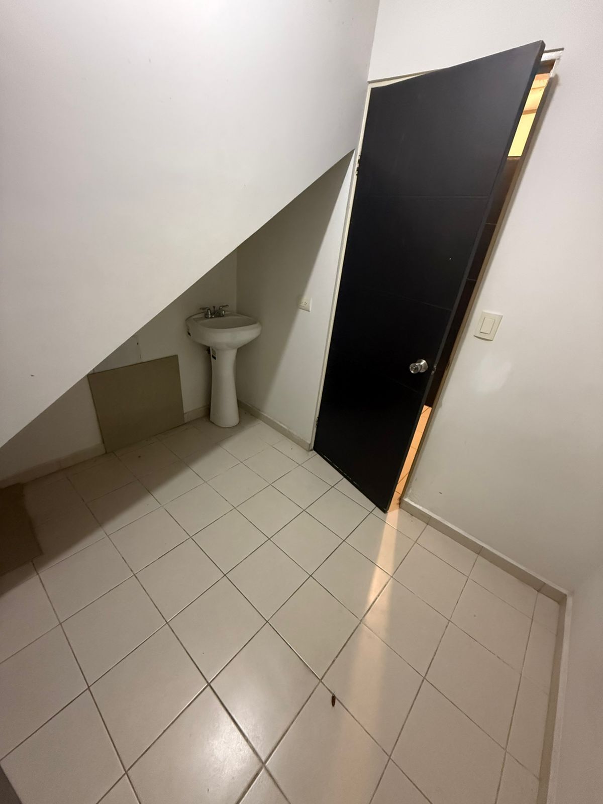 45 de 48: Cuarto de servicio con baño completo