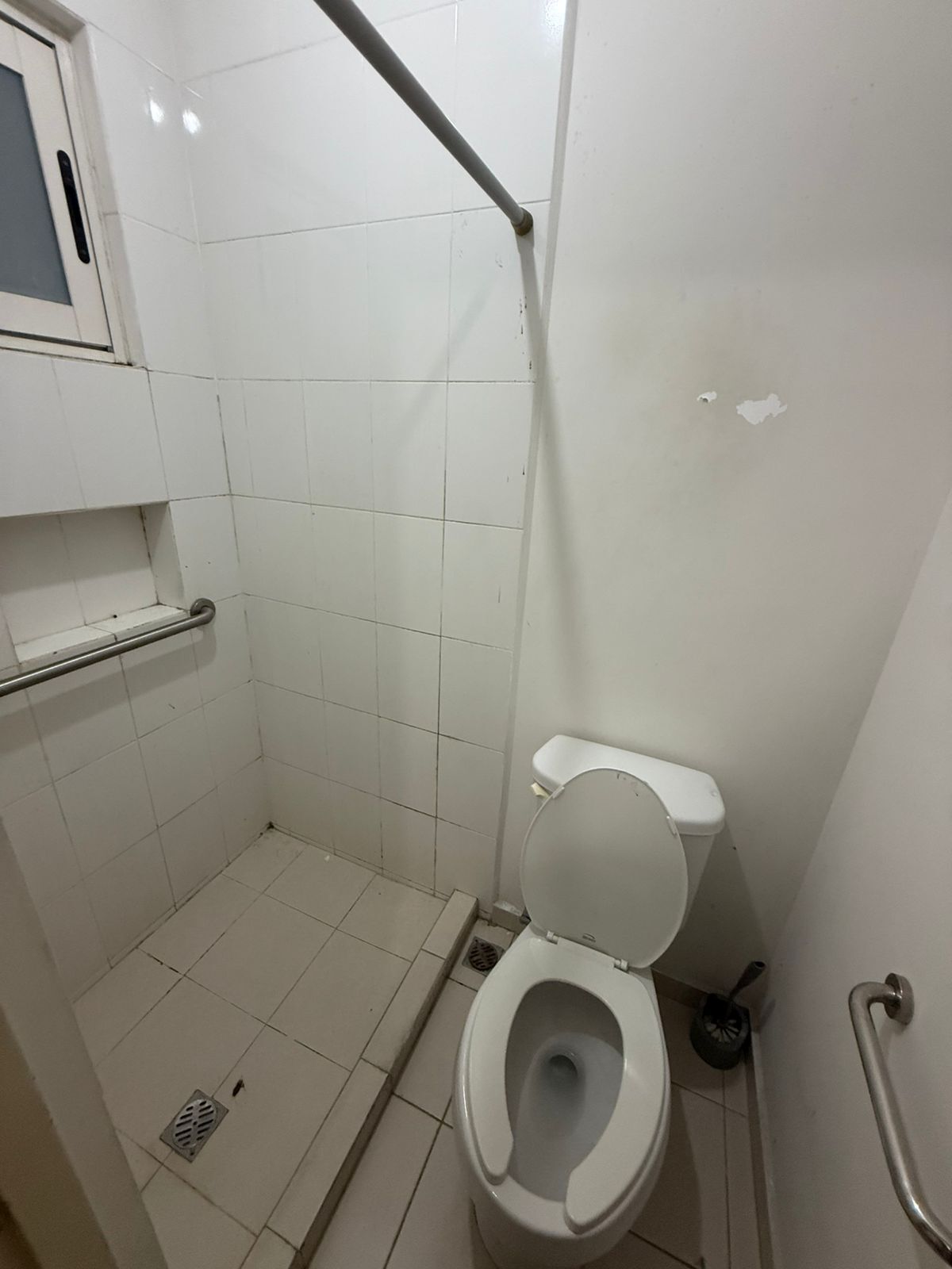 46 de 48: Cuarto de servicio con baño completo