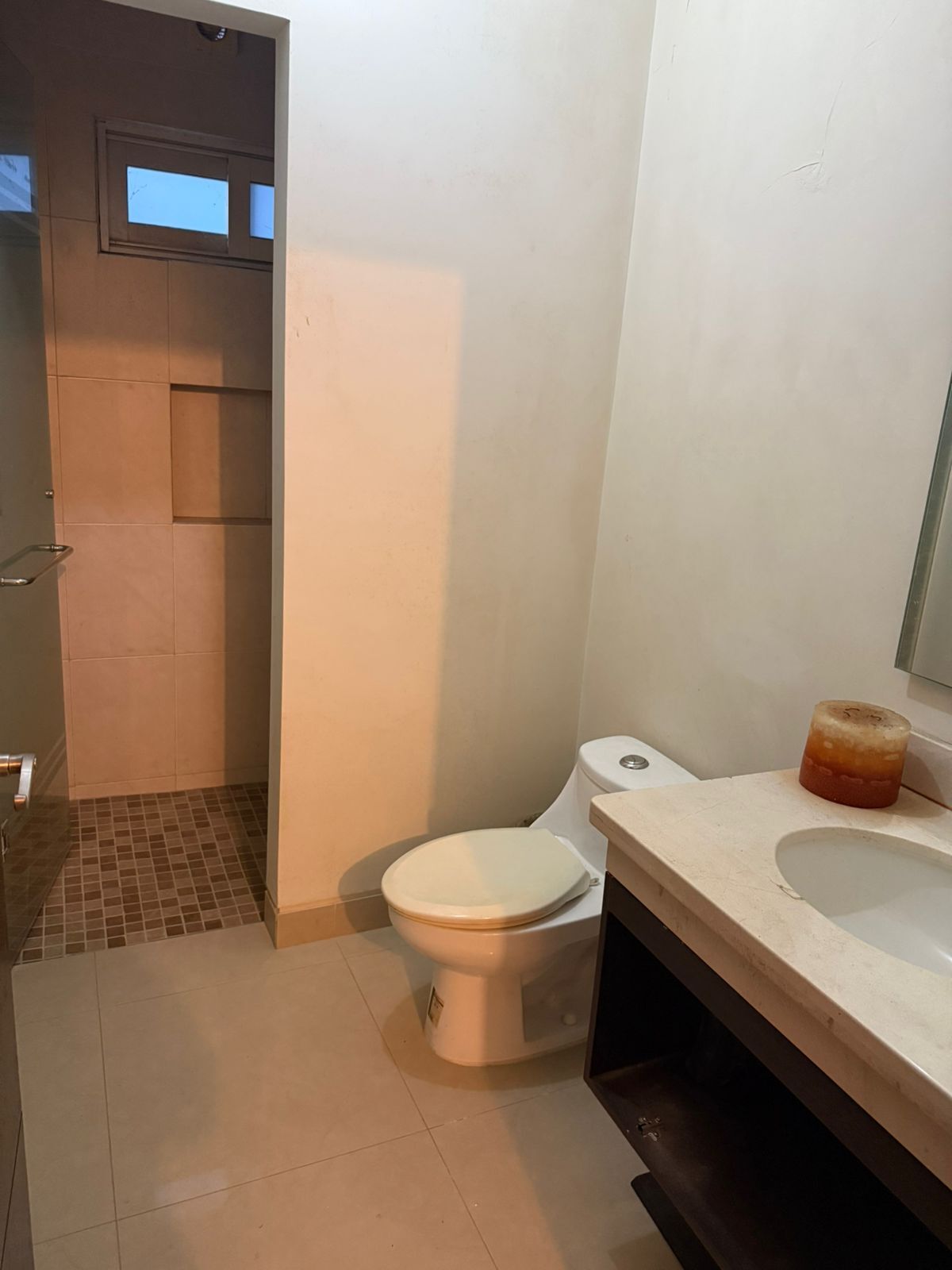 35 de 48: Baño completo 3era planta