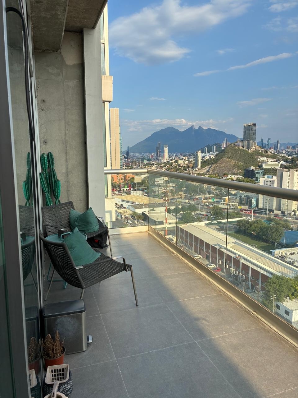 1 of 37: Vista al cerro de la silla
