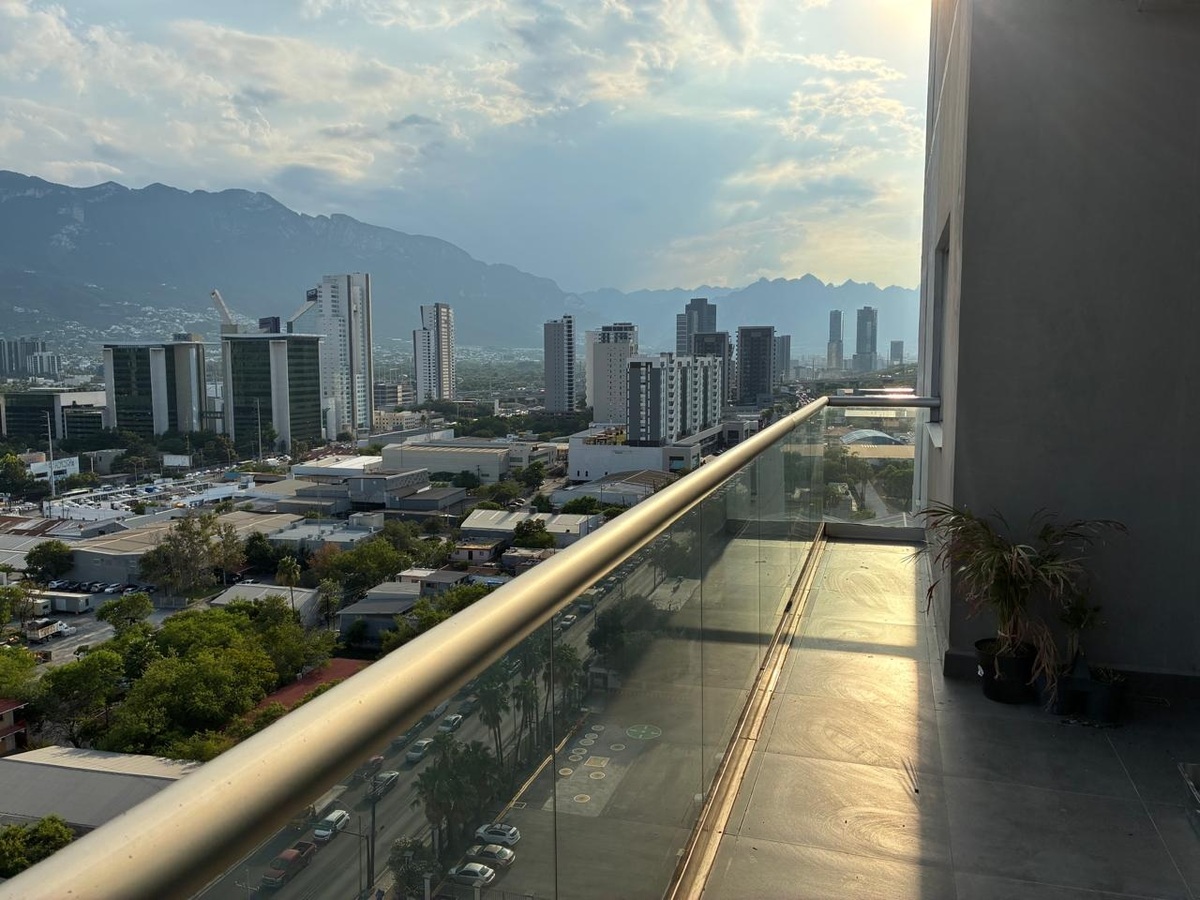 3 of 37: Vista al poniente