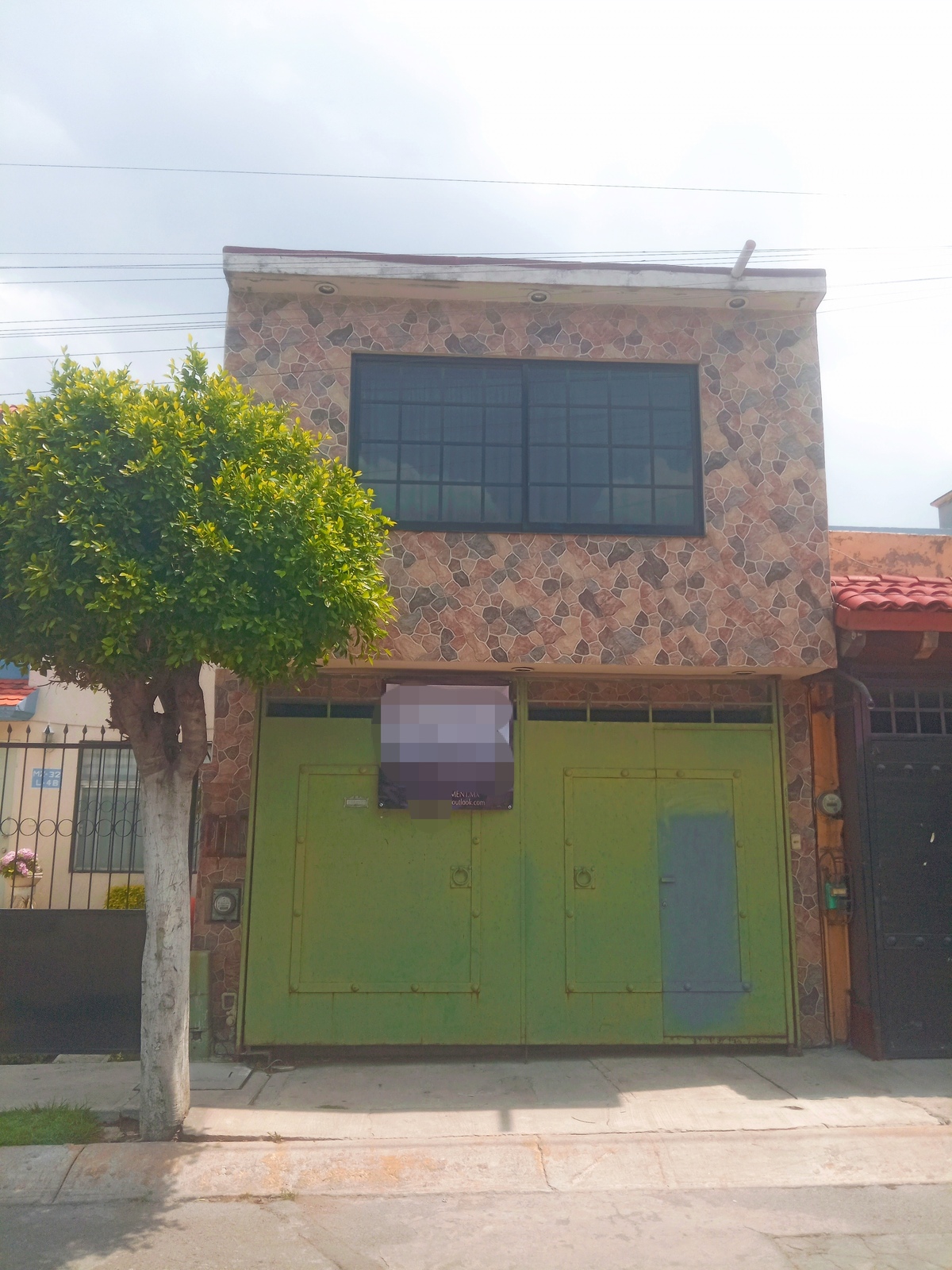 2 de 16: Frente de la casa