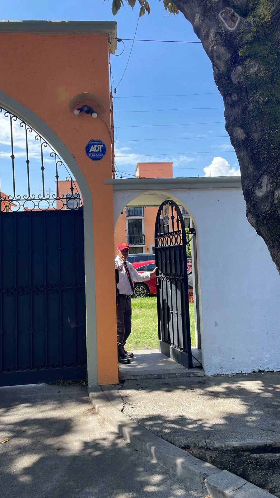 3 de 27: Portero 24*7