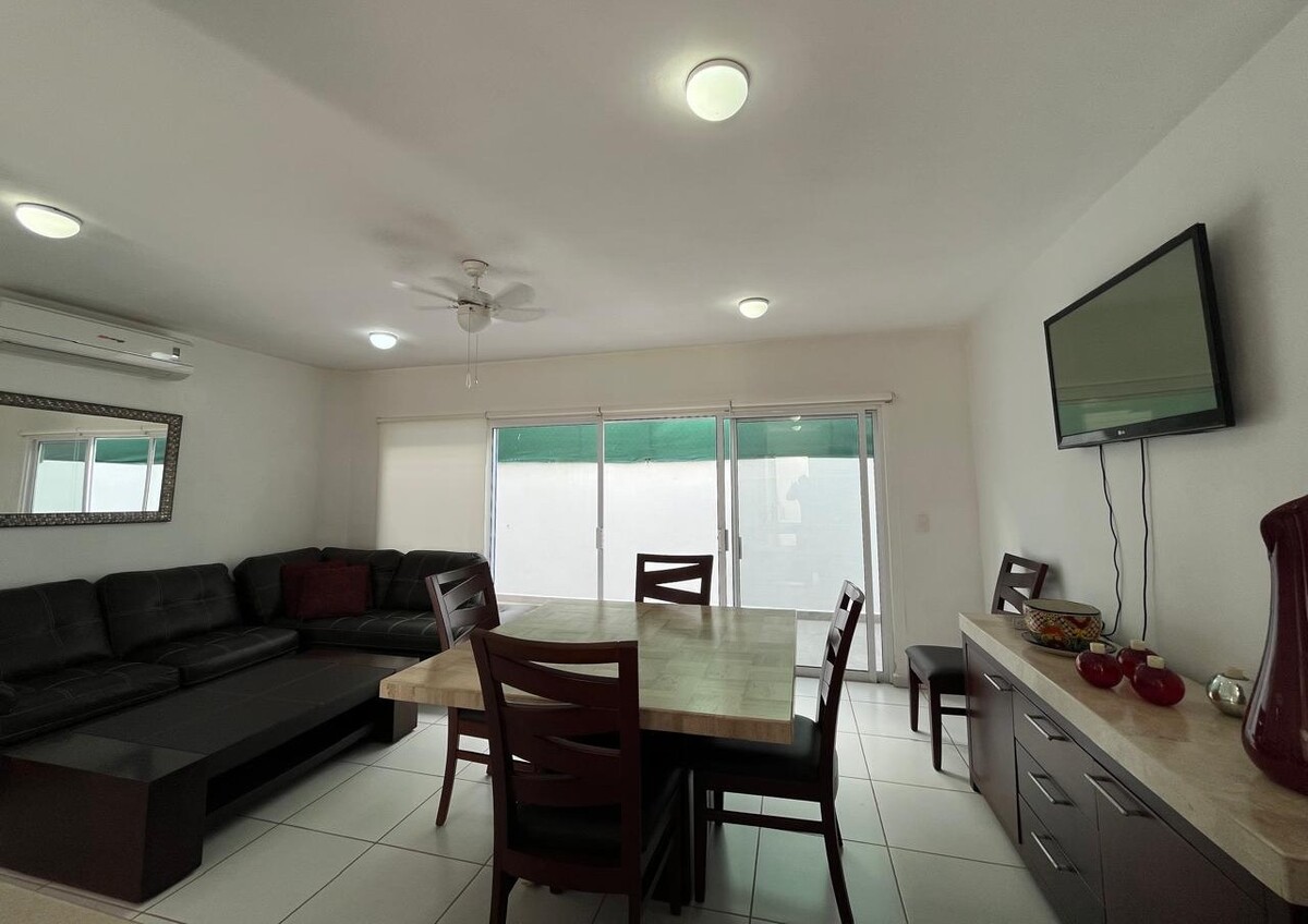 8 of 27: Sala y Comedor