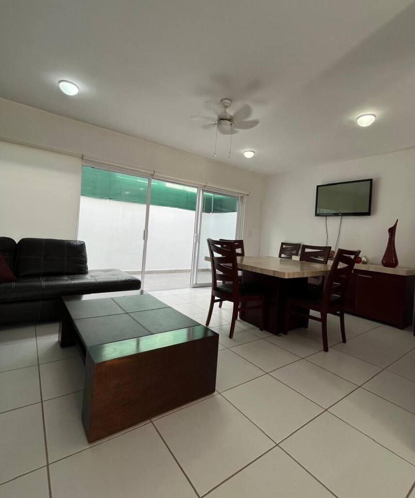 9 of 27: Sala y Comedor