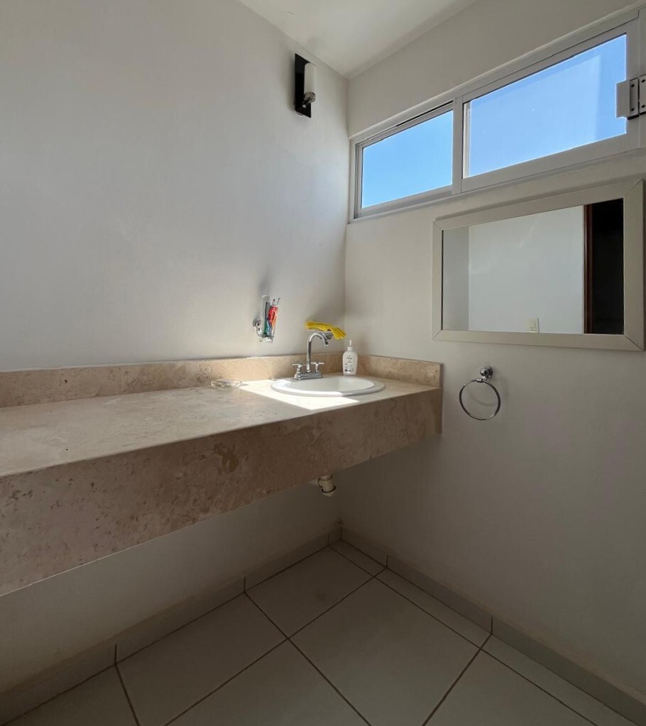 23 of 27: Baño Recámara Principa