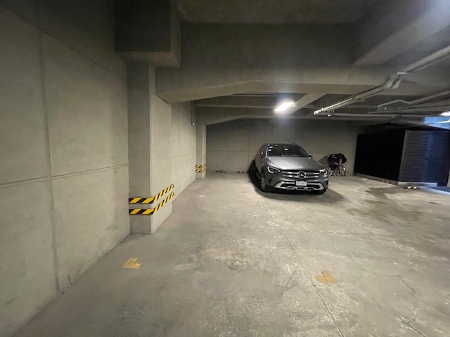 23 de 28: Estacionamiento