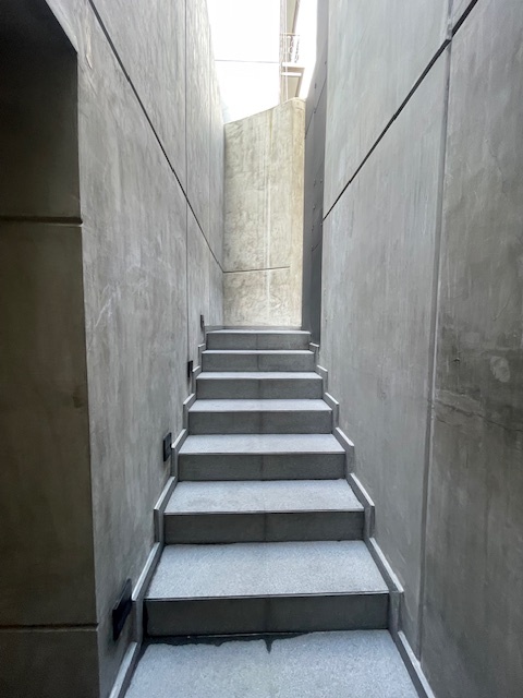 26 de 28: Escaleras recepción