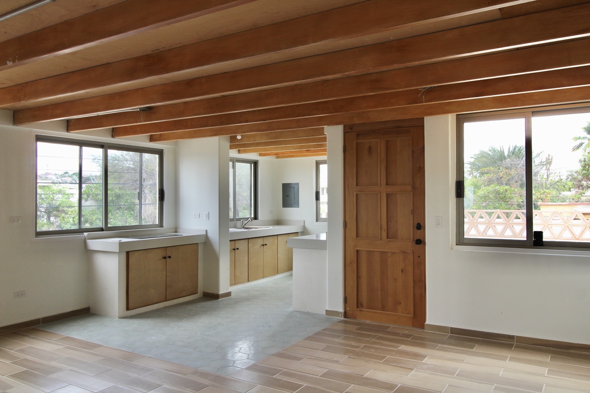 5 of 16: Entrada y cocina