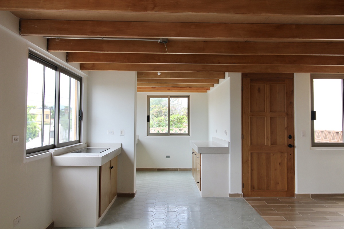 1 of 16: Cocina y entrada