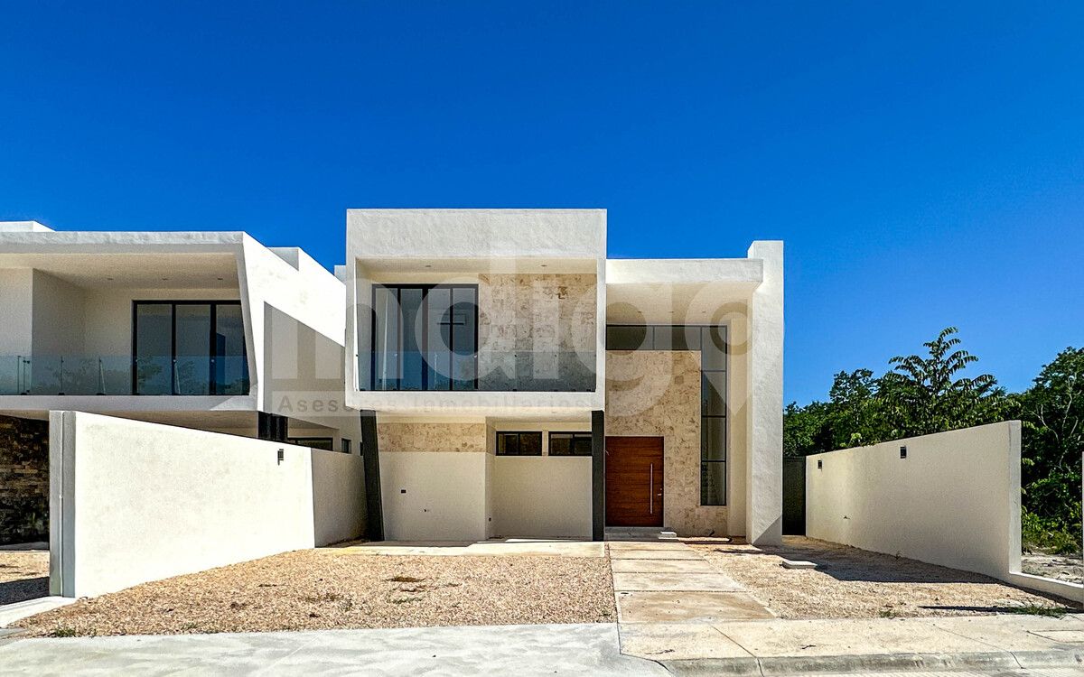 Casa en Venta en Mérida en Privada Provincia con Campo de Golf