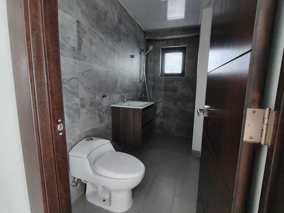 6 de 10: Baño de Visita