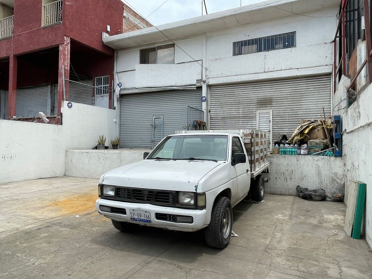Venta de Bodega en Las plazas - foto 2